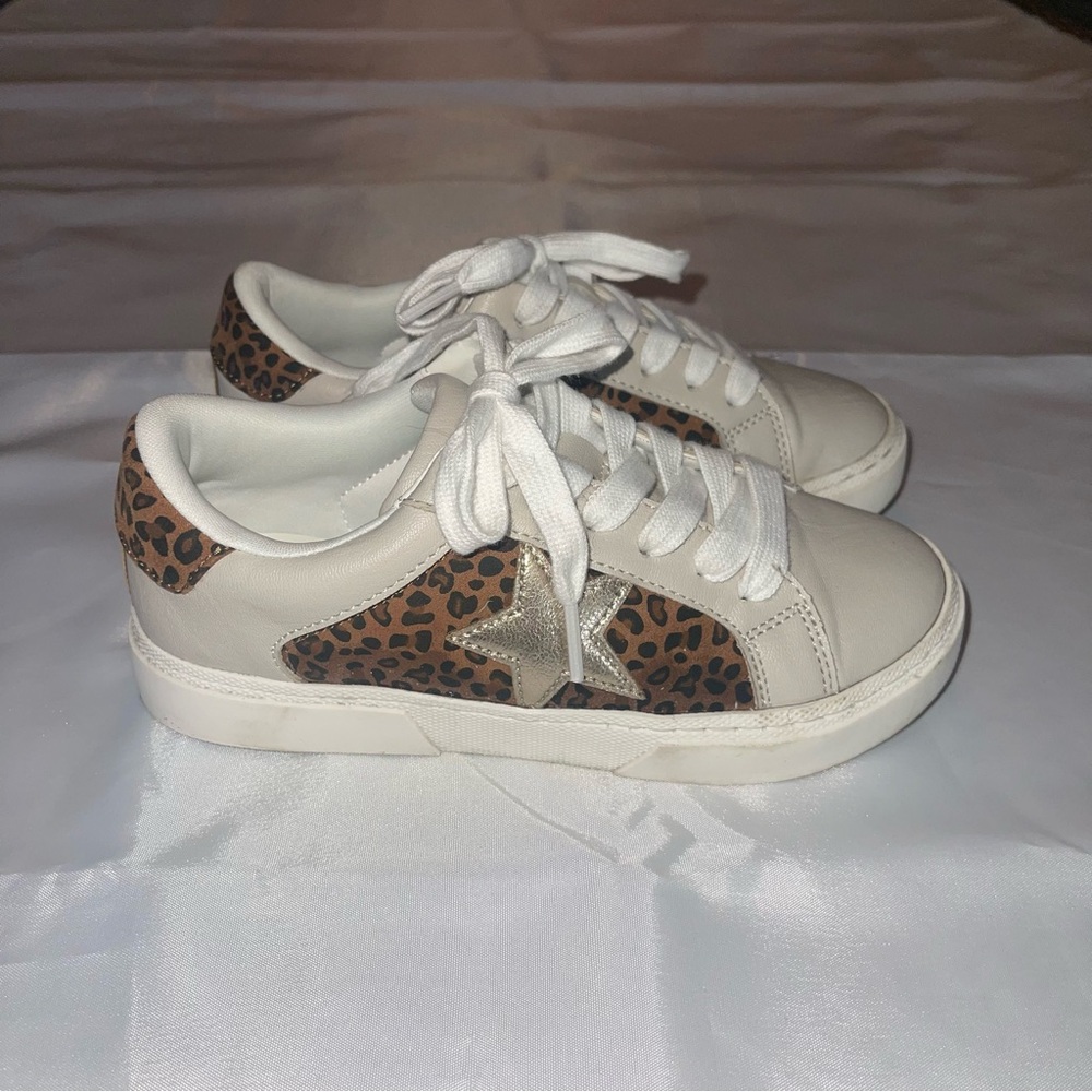 Art Class Girls Kaitlyn Cheetah Print Lace Up Star Sneakers Size 1